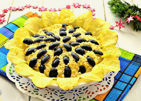Classic Sunflower salad na may mga chips