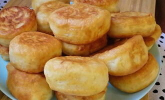 Bánh kếp kefir tươi tốt đã sẵn sàng! Chúc ngon miệng!