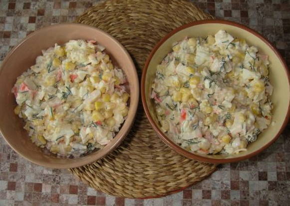 Klasikong crab salad