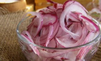 หัวหอมดองน้ำส้มสายชูหม้อด่วน พร้อมเสิร์ฟ!