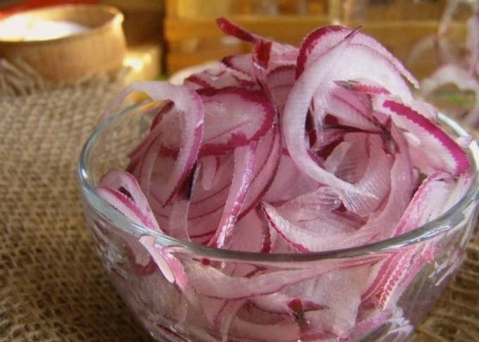 หัวหอมดองในน้ำส้มสายชู