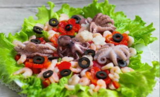 สลัดทะเลพร้อม! เกลือพริกไทยและบริการ อร่อย!
