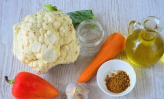 Súp lơ ngâm Hàn Quốc ăn liền rất dễ chế biến. Chúng tôi lấy tất cả các sản phẩm cần thiết để chuẩn bị một bữa ăn nhẹ rau.