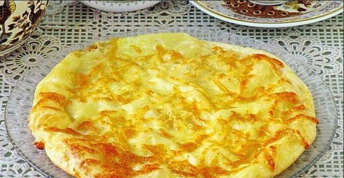 khachapuri cổ điển theo phong cách Megrelian