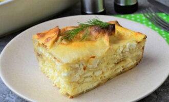 Achma van lavash met kaas en kwark in de oven is klaar! Laat het gerecht iets afkoelen, snijd het in stukken en serveer. Eet smakelijk!