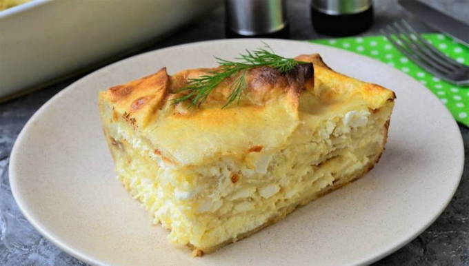 Achma van lavash met kaas en kwark in de oven