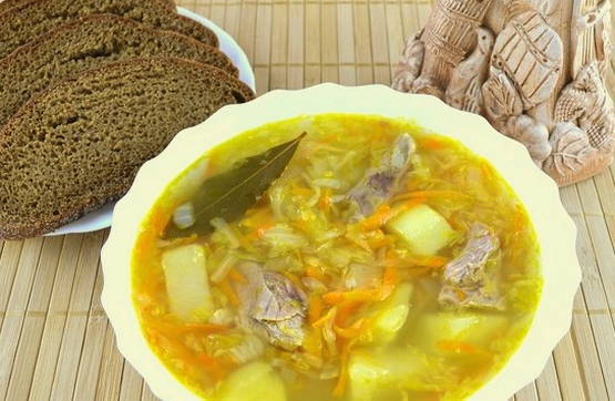 Súp bắp cải dưa cải cổ điển
