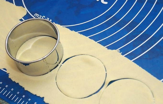 Bột bánh bao cổ điển với trứng