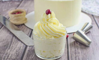 Elkészült a tortakiegyenlítő krém! Jó étvágyat kívánunk!